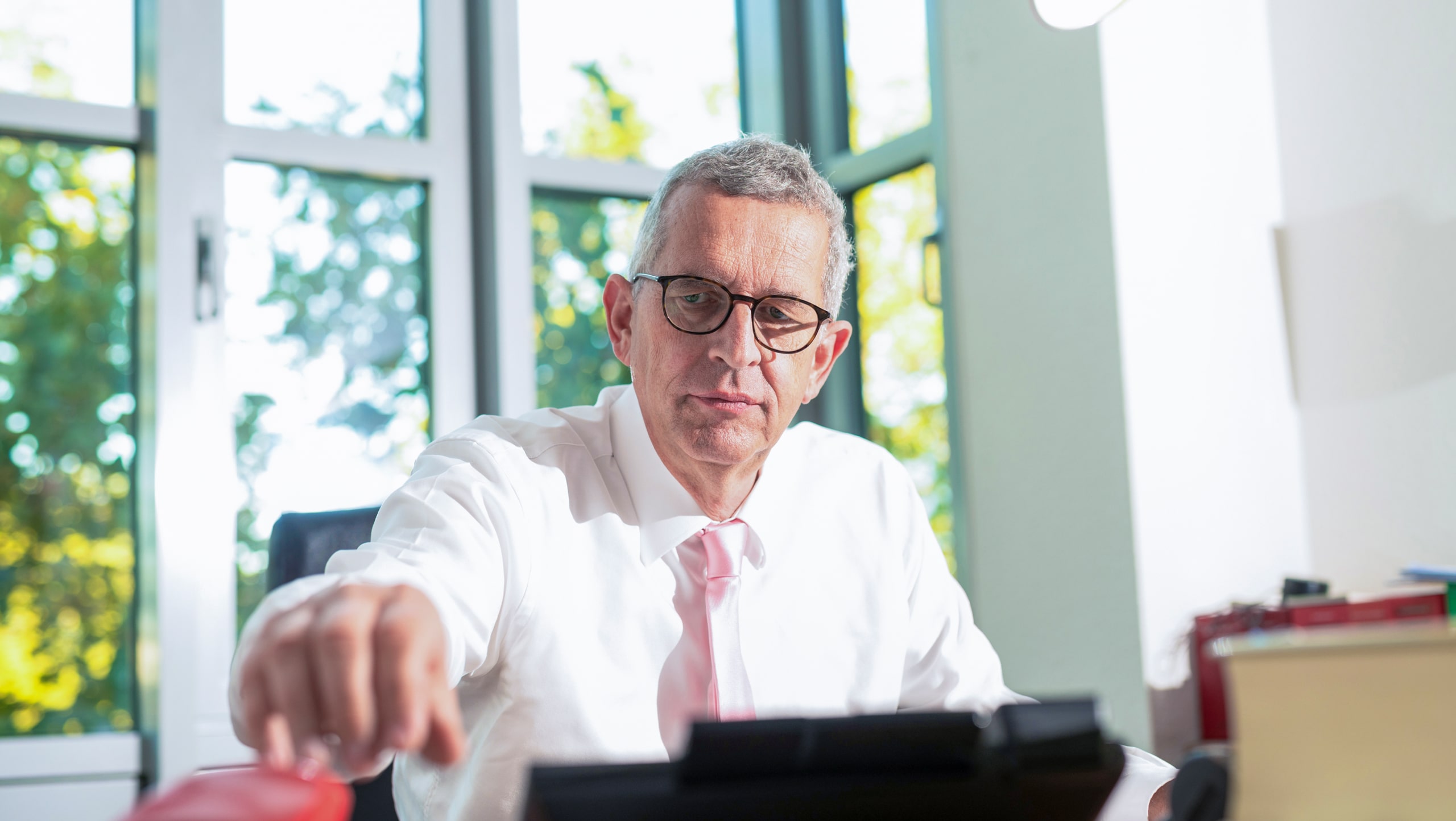 joachim-hartmann-am-arbeitsplatz-steinert-rechtsanwaelte-1