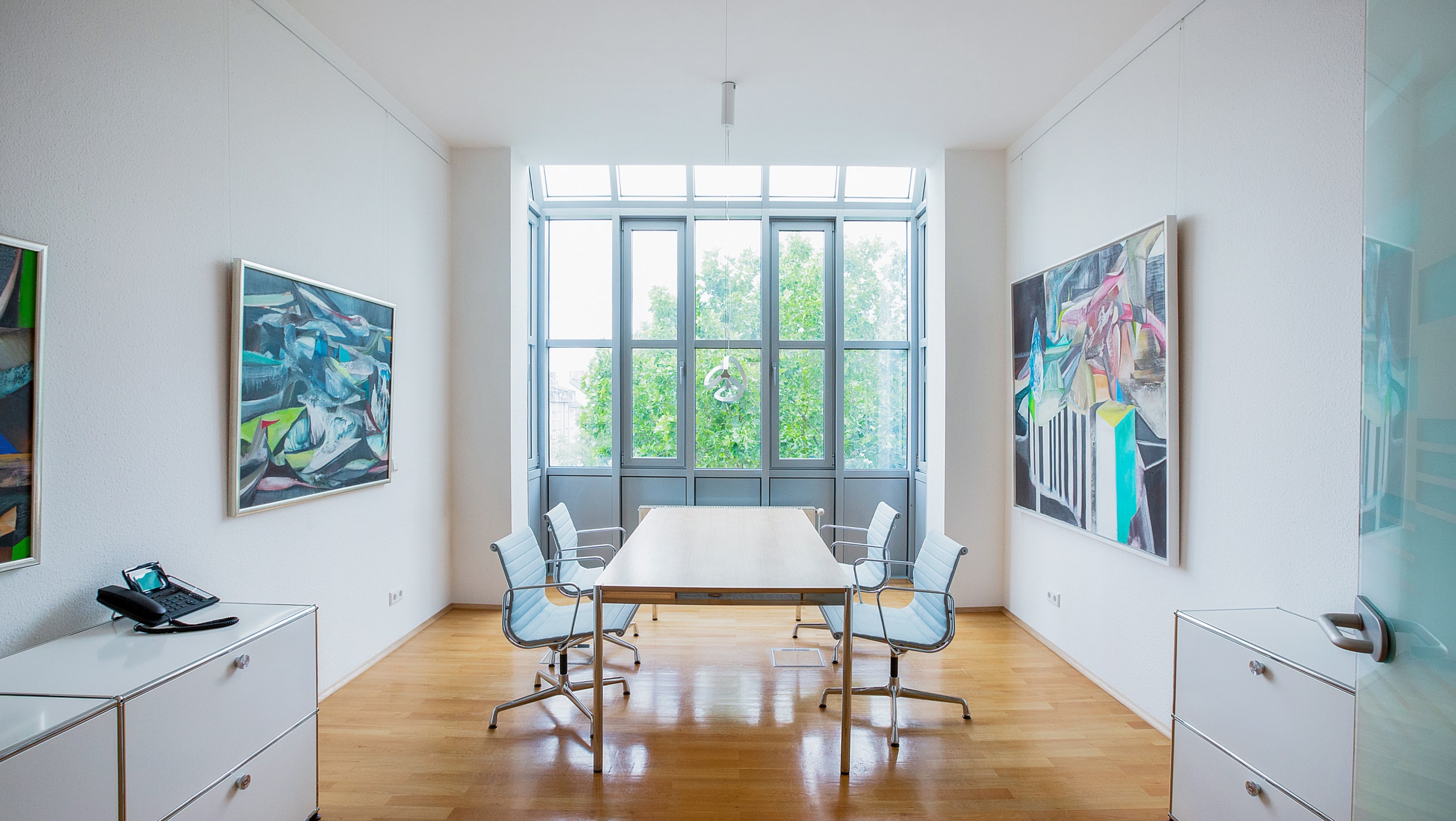 besprechungsraum-steinert-rechtsanwaelte-1 besprechungsraum-steinert-rechtsanwaelte-1